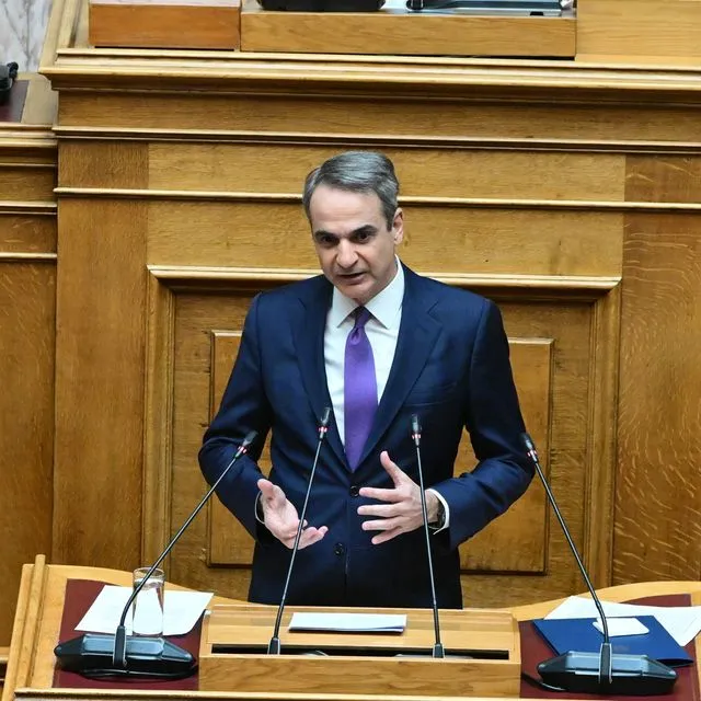Ο Μητσοτάκης ενημερώνει τη Βουλή για μεταναστευτικό και ροές από Λιβύη