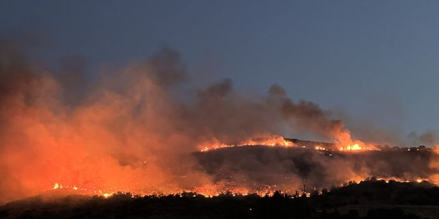 Σε ύφεση η πυρκαγιά στη Ναύπακτο – Ισχυρές δυνάμεις στο σημείο