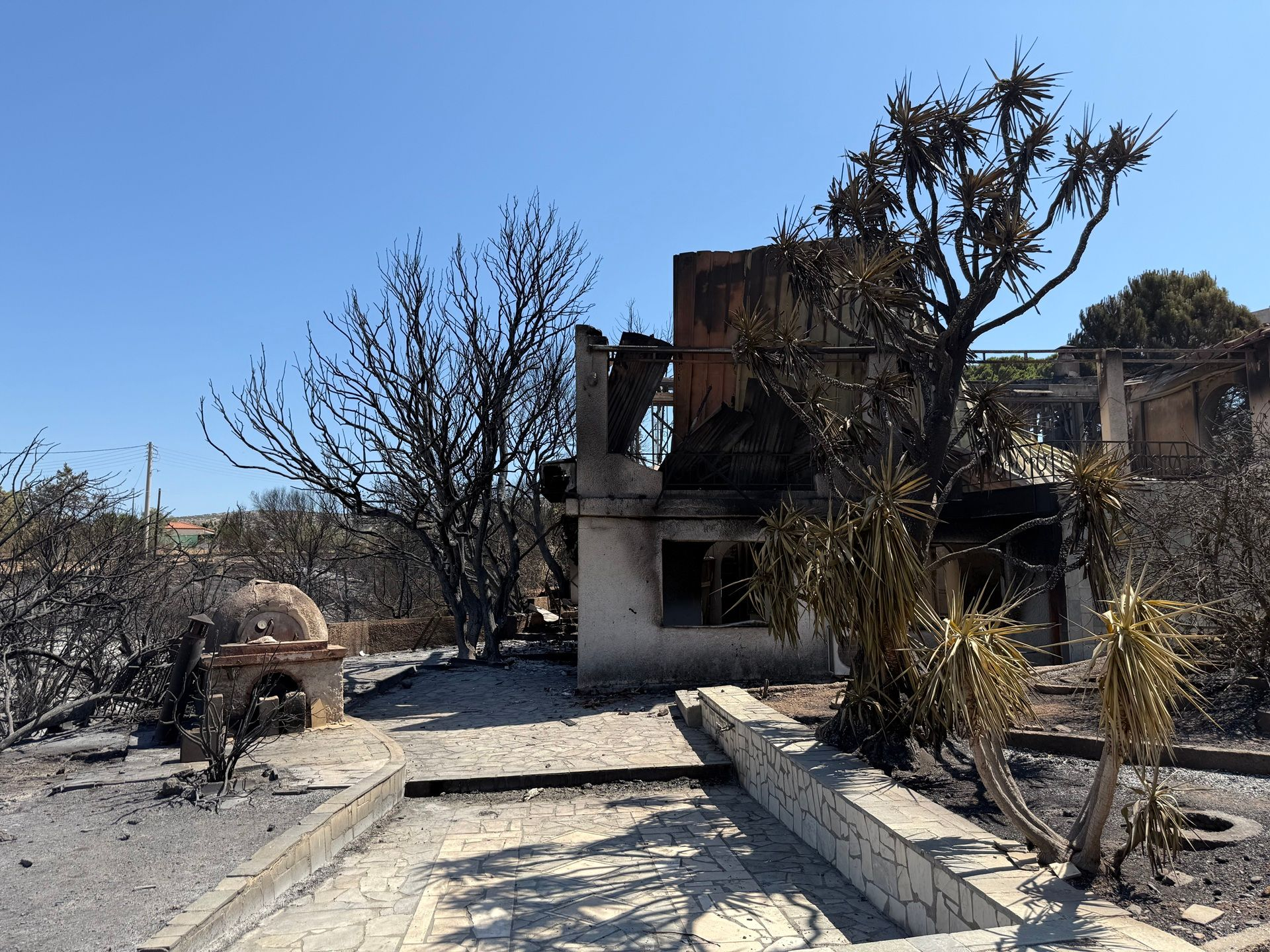 Καμμένο σπίτι στο Θυμάρι που χαρακτηρίστηκε "κόκκινο"