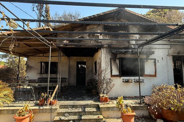 Οδοιπορικό του NEWS 24/7 στην Παλαιά Φώκαια μετά τη φωτιά – “Ήταν μια κόλαση”
