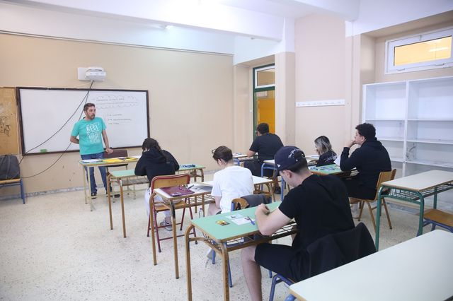 Πανελλήνιες 2025: Τα θέματα που έπεσαν σε Αρχαία, Μαθηματικά και Βιολογία