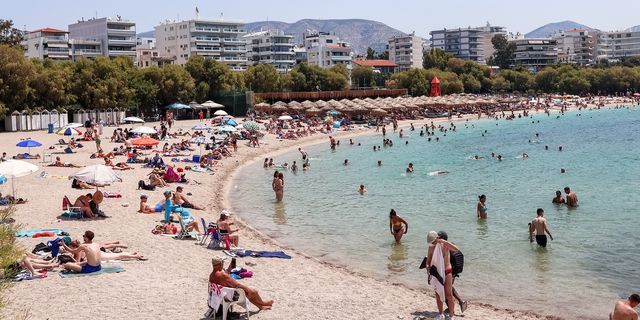 Στιγμιότυπα απο τις παραλίες της Αττικής. Σάββατο 7 Ιουνίου 2025.
