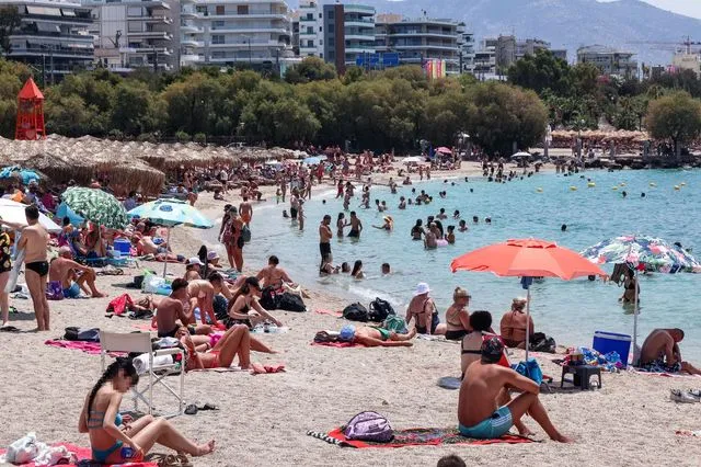 Καιρός: Στο “κόκκινο” ο υδράργυρος τη Δευτέρα – Πού θα έχει 37 βαθμούς