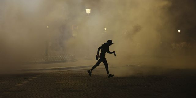 Παρίσι: Φωτιές σε αυτοκίνητα και συμπλοκές με την αστυνομία μετά την κατάκτηση του Champions League