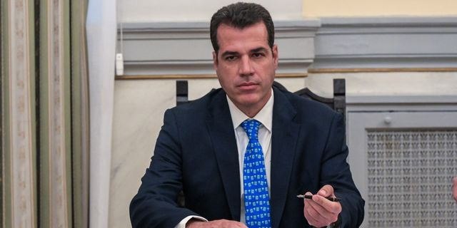 Ορκωμοσία Θάνου Πλεύρη με αναφορές σε “λαθρομετανάστευση”
