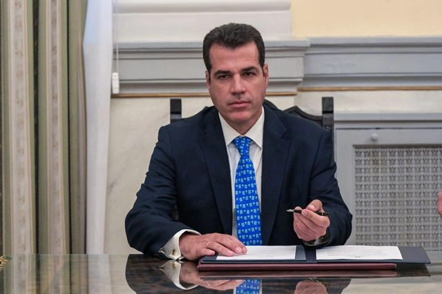 Ορκωμοσία Θάνου Πλεύρη με αναφορές σε “λαθρομετανάστευση”