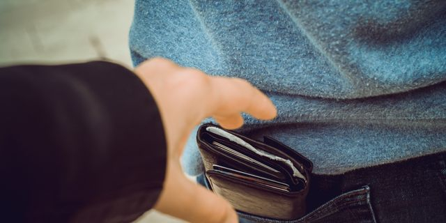 Συνελήφθησαν πορτοφολάδες που έκλεβαν τουρίστες στην περιοχή της Πλάκας
