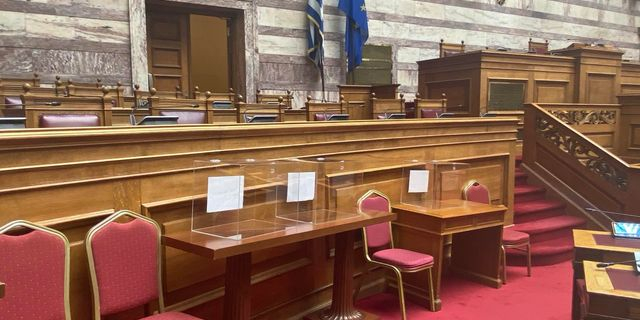 Τρείς από τις 14 κάλπες που θα στηθούν σήμερα για την ψηφοφορία στην Βουλή