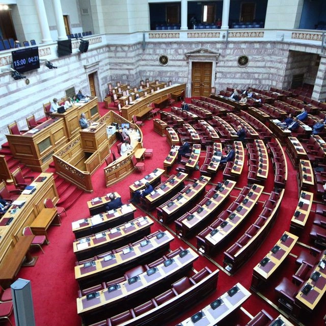 Σύγκρουση για την προανακριτική στη Βουλή – Λεπτό προς λεπτό