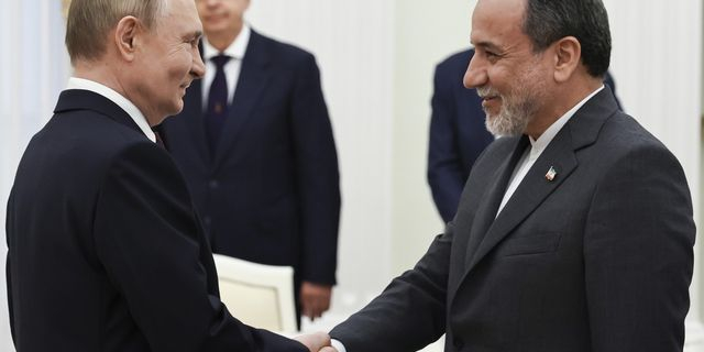 Συνάντηση Πούτιν – Αραγτσί στη Μόσχα: “Οι επιθέσεις κατά του Ιράν είναι αβάσιμες”