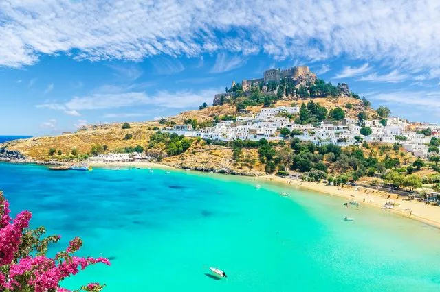 Συνεχίζεται η άνοδος του real estate για κατοικίες στα δημοφιλή νησιά των Δωδεκανήσων – Δείτε παραδείγματα