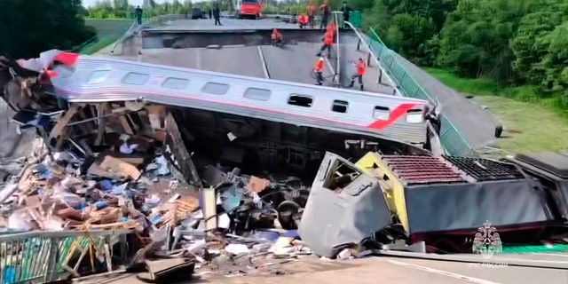 Ρωσία: Ενδείξεις σαμποτάζ μετά τις εκρήξεις σε δύο σιδηροδρομικές γέφυρες