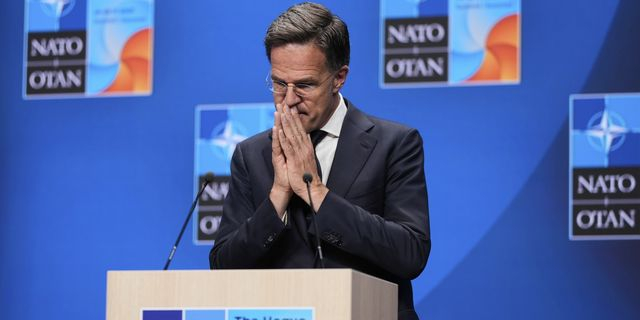 Ο Μαρκ Ρούτε στη Συνέντευξη Τύπου μετά το ανακοινωθέν της Συνόδου Κορυφής του ΝΑΤΟ