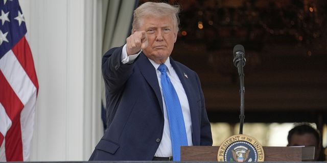 “Δεν θα γίνουμε Ευρώπη” – Ο Τραμπ κλείνει την πόρτα των ΗΠΑ σε 12 χώρες