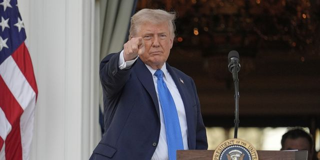 “Δεν θα γίνουμε Ευρώπη” – Ο Τραμπ κλείνει την πόρτα των ΗΠΑ σε 12 χώρες