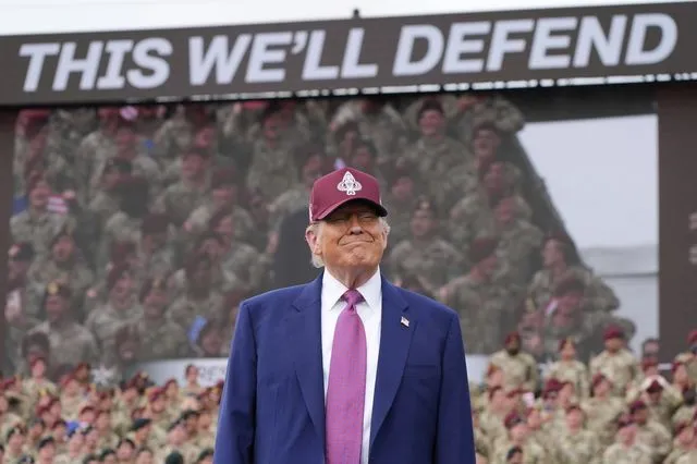 Ομιλία Τραμπ στο Fort Bragg