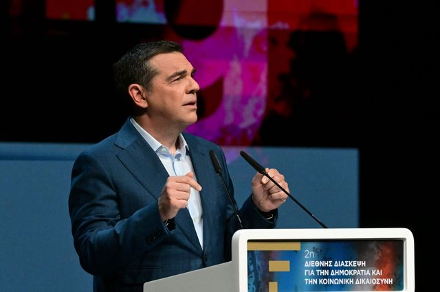 Τροχιοδεικτική Τσίπρα για ολική επαναφορά