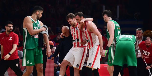 Ολυμπιακός – Παναθηναϊκός AKTOR: Τραυματίστηκε ο Βεζένκοβ, αποχώρησε υποβασταζόμενος για τα αποδυτήρια