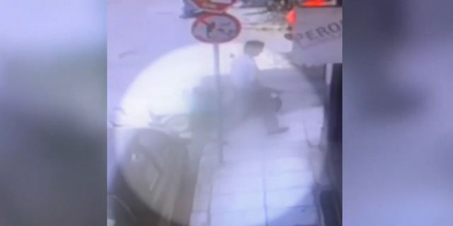 Επιθέσεις σε Εξάρχεια και Λεωφ. Αλεξάνδρας: Νέο βίντεο ντοκουμέντο – Συνελήφθη ο 37χρονος