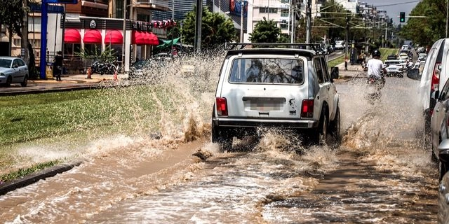 Κακοκαιρία στην Αττική: Προβλήματα στο οδικό δίκτυο από την καταιγίδα