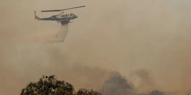 Δεύτερη ημέρα της πυρκαγιάς στο νησί της Χίου, Δευτέρα 23 Ιουνίου 2025. Στα μέτωπα της φωτιάς επιχείρησαν 190 πυροσβέστες - ανάμεσά τους 11 ομάδες πεζοπόρων - 38 οχήματα και 4 εναέρια μέσα, υδροφόρες και μηχανήματα έργου από τον Ελληνικό Στρατό και την Τοπική Αυτοδιοίκηση.