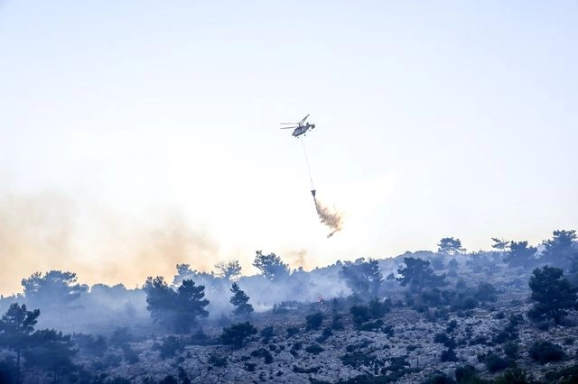 Τρίτη ημέρα της πυρκαγιάς στο νησί της Χίου