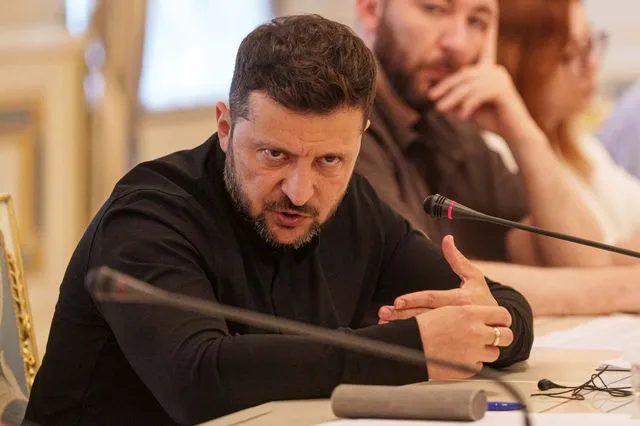 Ο Ζελένσκι κατηγορεί τη Ρωσία ότι παίζει “βρώμικο παιχνίδι” γύρω από την ανταλλαγή αιχμαλώτων