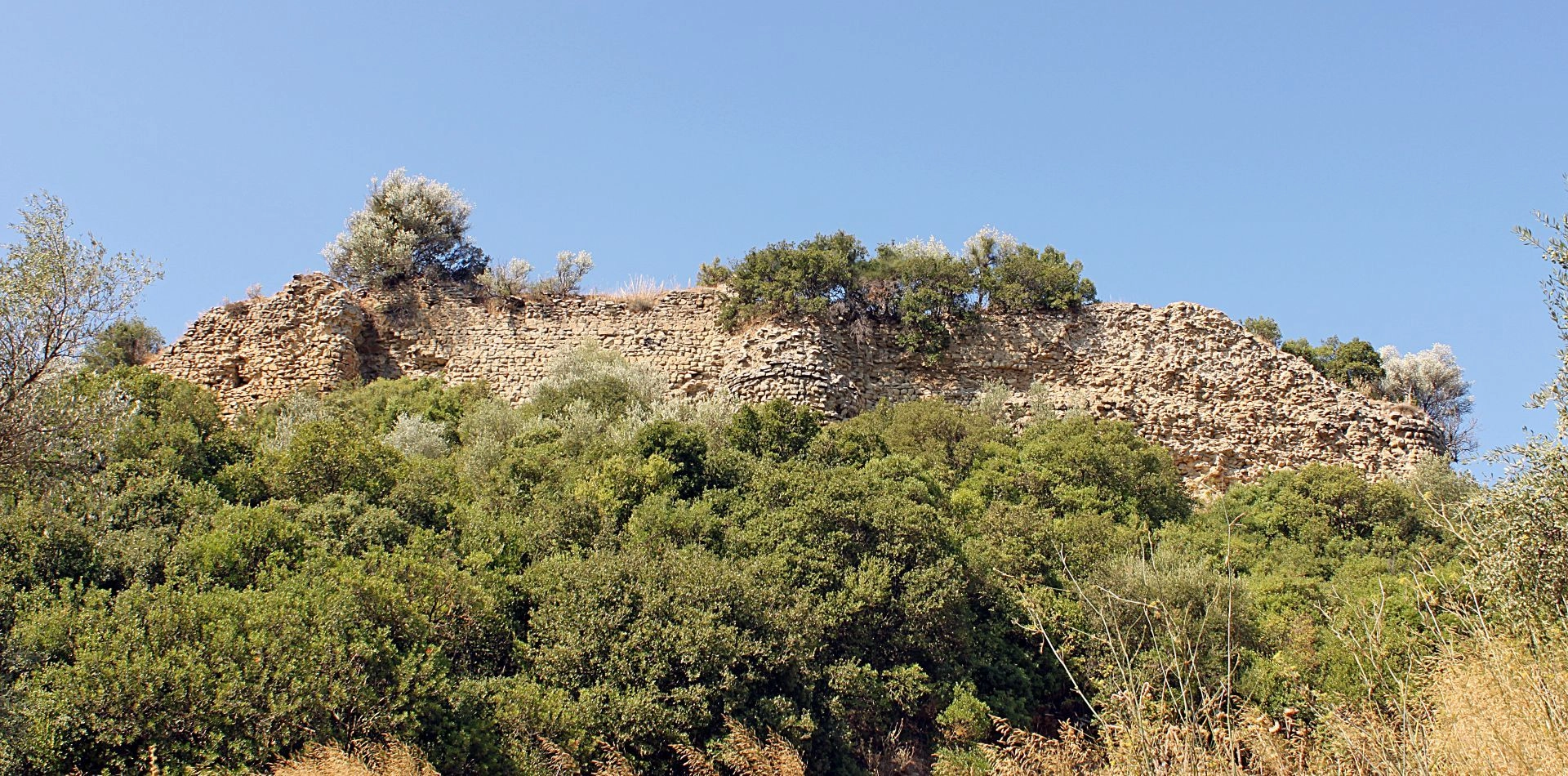 Το κάστρο του τάγματος των Ναϊτών Laffustan (ή Αιγυπτόκαστρο ή Γυφτόκαστρο) από τα ανατολικά.