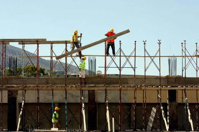 e-ΕΦΚΑ: Την Παρασκευή καταβάλλεται το αδειοδωρόσημο Αυγούστου σε 84.020 εργατοτεχνίτες οικοδόμους