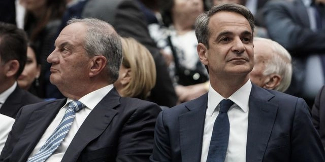 Άλλα του λένε οι πρώην, άλλα ακούει ο Μητσοτάκης…