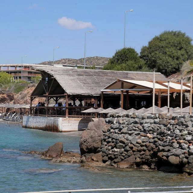 Φορολογικό “σαφάρι” σε ξενοδοχεία, ταβέρνες, παραλίες – Ποιες περιοχές έχουν “πρωτιά” στις παραβάσεις