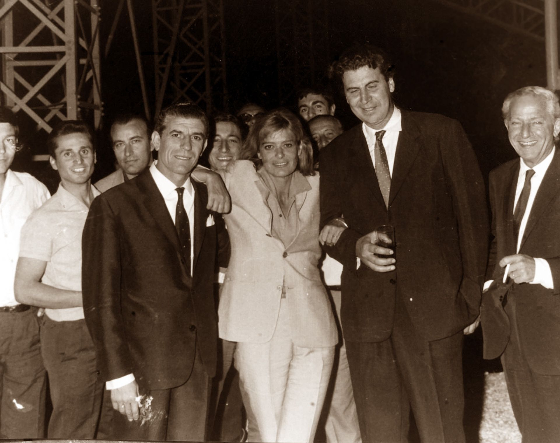 Ο Γρηγόρης Μπιθικώτσης, η Μελίνα Μερκούρη και ο Μίκης Θεοδωράκης