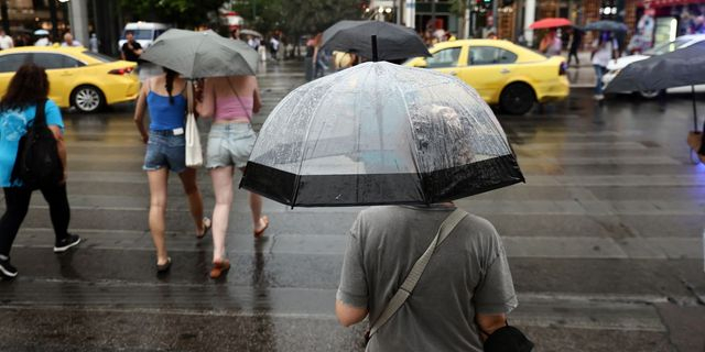 Καιρός: Υποχωρεί ο καύσωνας, έρχονται οι καταιγίδες – Συστάσεις προς τους πολίτες
