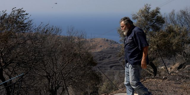 20 συγκλονιστικές φωτογραφίες από τις φωτιές σε όλη τη χώρα