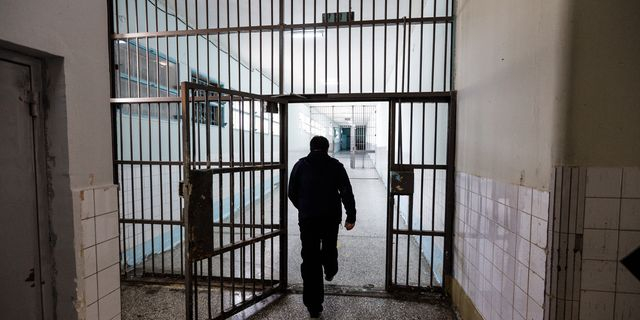 Φυλακές Άμφισσας: “Μη φυλακίζετε άλλους, δεν χωράνε”