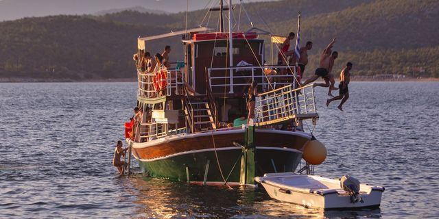 Βουτιές στην θάλασσα