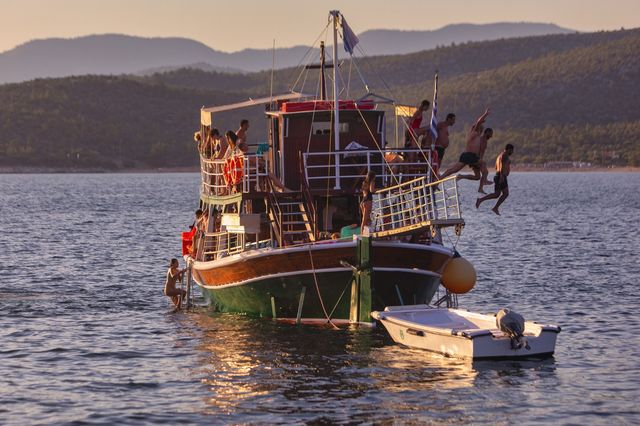 Βουτιές στην θάλασσα