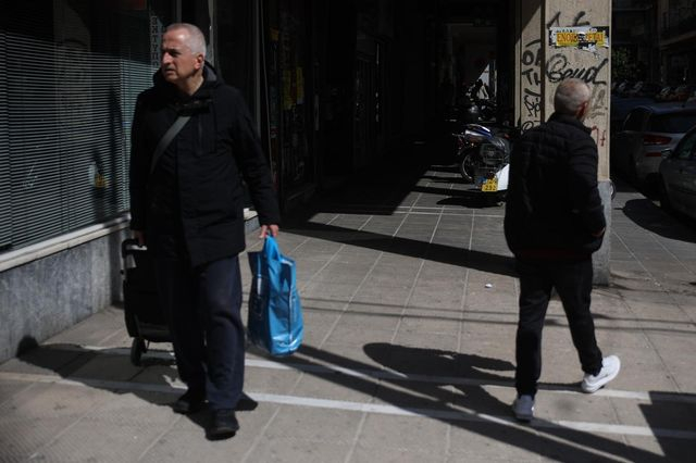 Γιατί επικρατεί η “μιζέρια” στην καθημερινότητα του Έλληνα;