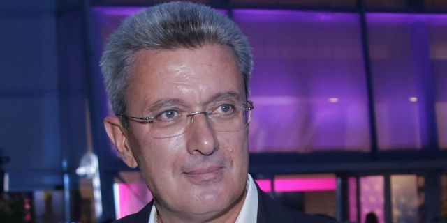 Νίκος Χατζηνικολάου: Η διαδικτυακή απάτη που τον εξόργισε – “Άθλιοι απατεώνες”