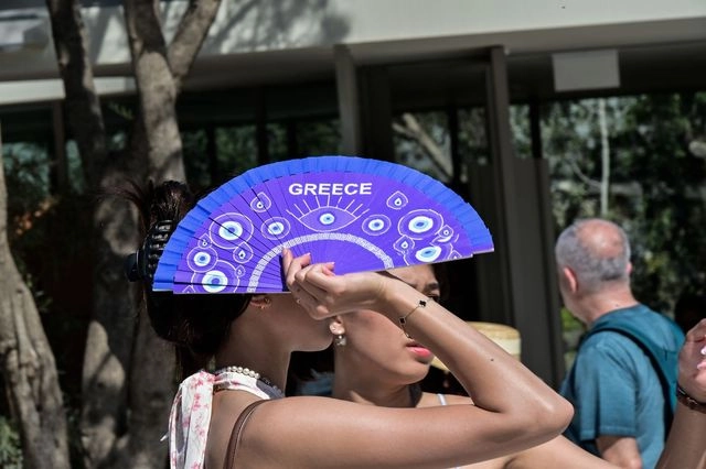 Επιμένει και σήμερα ο καύσωνας – “Καμίνι” πολλές περιοχές της χώρας