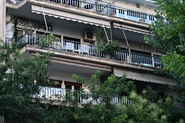 Φωτιά σε πολυκατοικία στην Πατησίων – Κάηκε το σπίτι του Πέτρου Φιλιππίδη