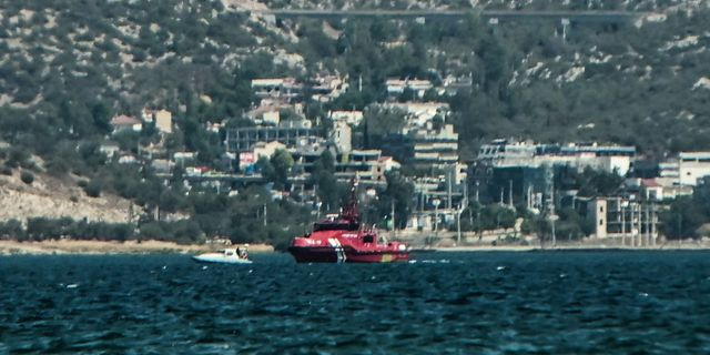 Ελευσίνα: Οι πρώτες στιγμές μετά την αναγκαστική προσθαλάσσωση του ελικοπτέρου