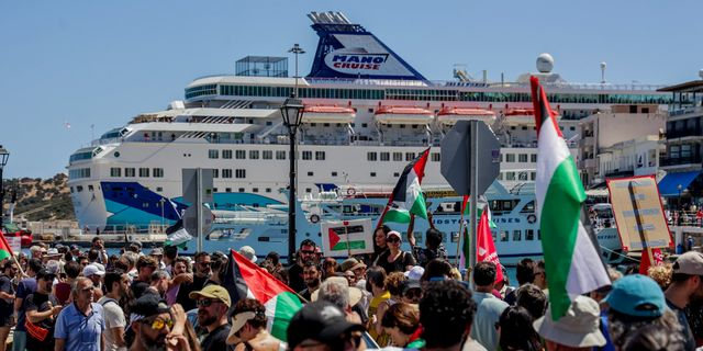 ΔΙΑΜΑΡΤΥΡΙΑ ΓΙΑ ΤΗΝ ΑΦΙΞΗ ΤΟΥ ΙΣΡΑΗΛΙΝΟΥ ΚΡΟΥΑΖΕΡΟΠΛΟΙΟΥ "CROWN IRIS" ΣΤΟ ΛΙΜΑΝΙ ΤΟΥ ΑΓΙΟΥ ΝΙΚΟΛΑΟΥ ΣΤΗΝ ΚΡΗΤΗ