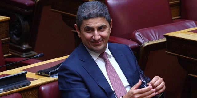 Ένα μέντιουμ στη Βουλή