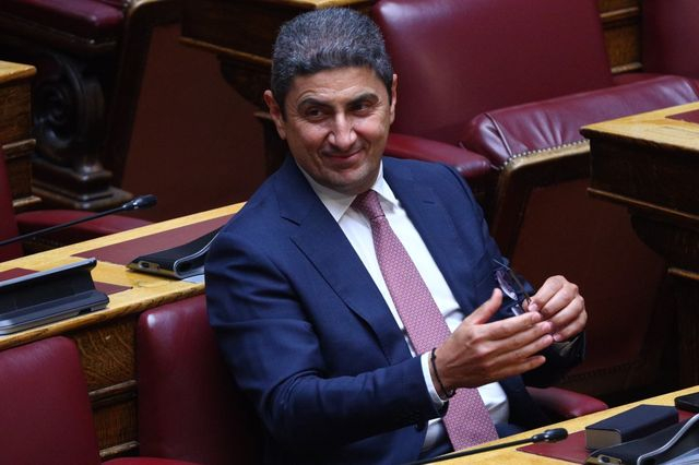 Ένα μέντιουμ στη Βουλή
