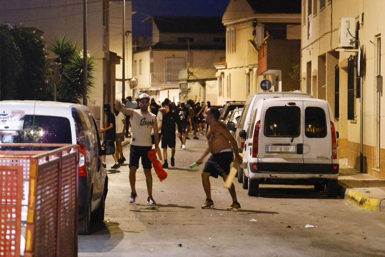 Πογκρόμ κατά μεταναστών στην Ισπανία με τις “ευλογίες” της Ακροδεξιάς