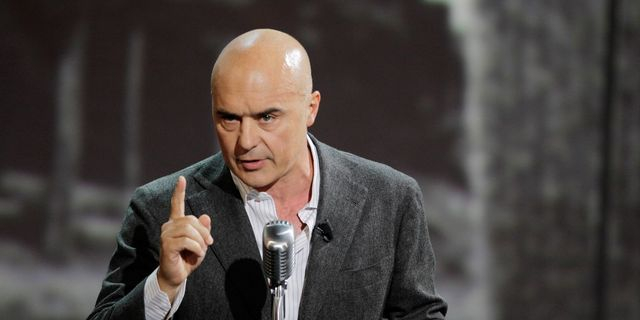 Ο Λούκα Τζινγκαρέτι κατήγγειλε τη σύζυγο πολιτικού για παράκαμψη ουράς στο αεροδρόμιο