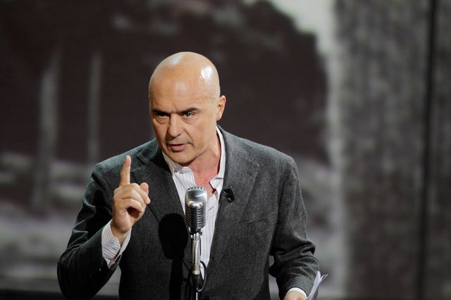 Ο Λούκα Τζινγκαρέτι κατήγγειλε τη σύζυγο πολιτικού για παράκαμψη ουράς στο αεροδρόμιο