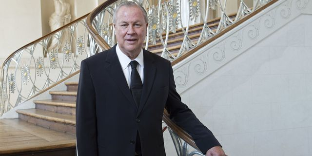 Πέθανε ο εμβληματικός Robert Wilson: Ο σκηνοθέτης που μετέτρεψε τη σιωπή σε φως