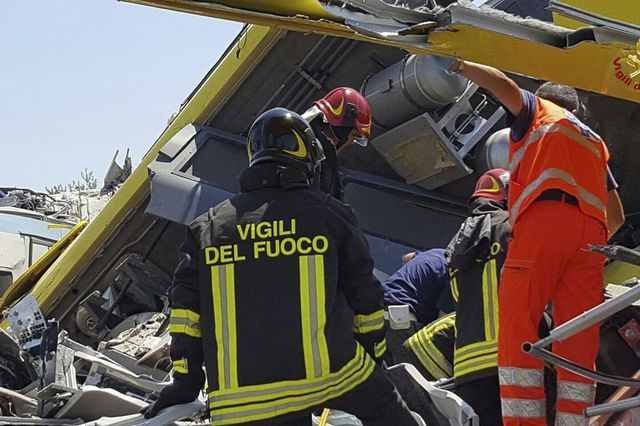 Ιταλία: Συνετρίβη διθέσιο αεροσκάφος σε αυτοκινητόδρομο – Δύο νεκροί
